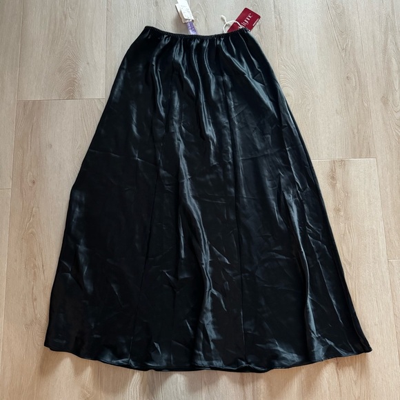 VINTAGE 1960s LADY LYNNE BLACK 31 inches FORMAL LENGTH HALF SLIP SKIRT - Picture 1 of 7